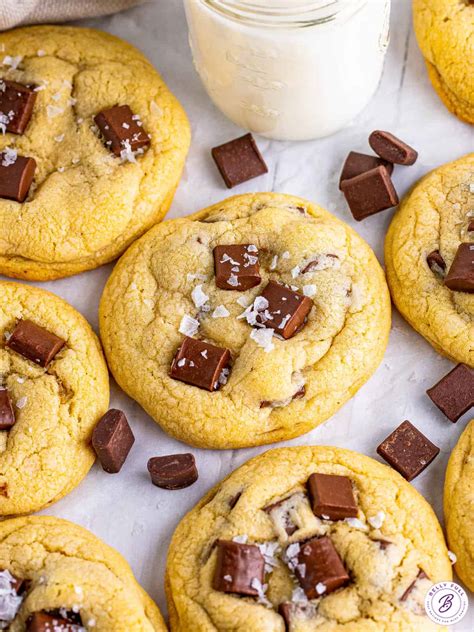 How much fat is in chocolate chunk cookie - calories, carbs, nutrition