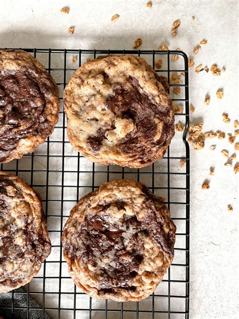 How much fat is in chocolate chunk cookies - calories, carbs, nutrition