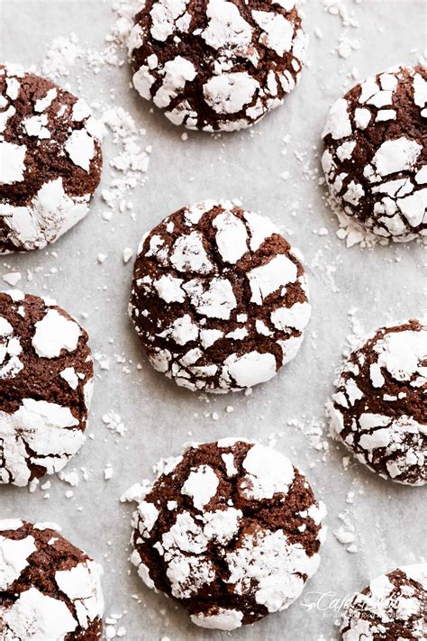 How much fat is in chocolate crinkle cookie - calories, carbs, nutrition