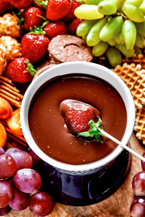 How much fat is in chocolate fondue - calories, carbs, nutrition