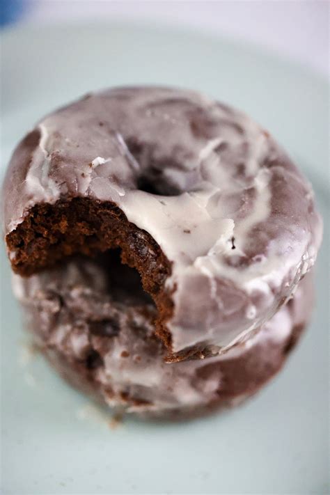How much fat is in chocolate glazed donut - calories, carbs, nutrition
