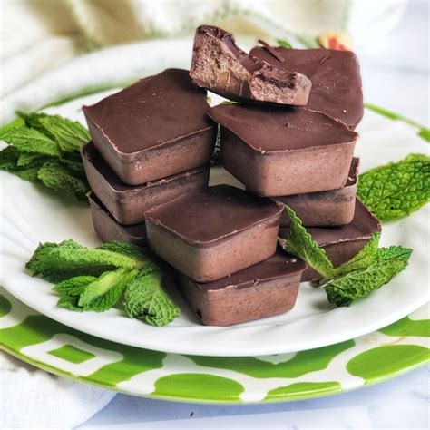 How much fat is in chocolate mint - calories, carbs, nutrition