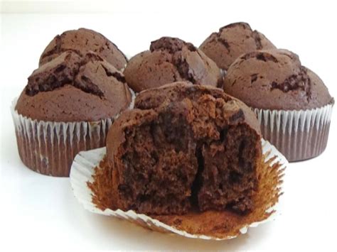How much fat is in chocolate muffin - calories, carbs, nutrition