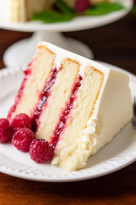 How much fat is in chocolate raspberry cake - calories, carbs, nutrition