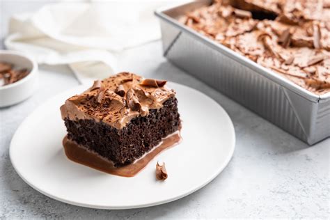 How much fat is in chocolate tres leches - calories, carbs, nutrition