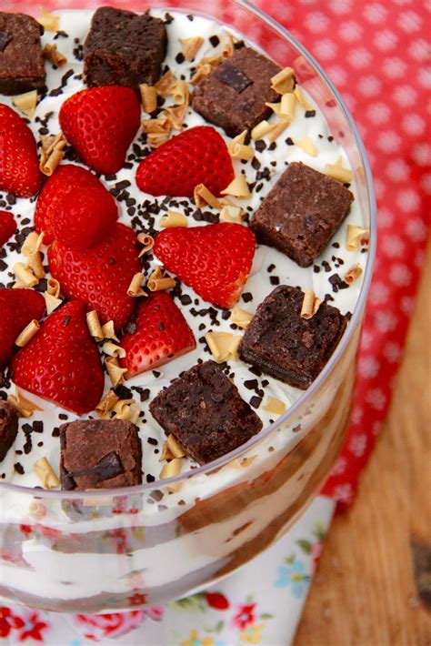 How much fat is in chocolate trifle - calories, carbs, nutrition