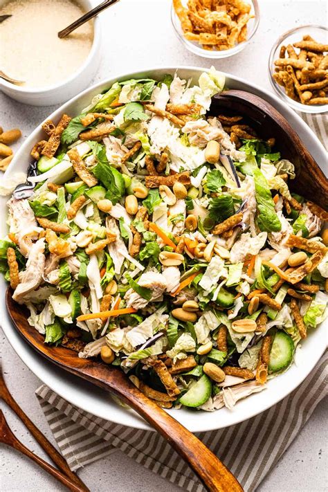 How much fat is in chopped chicken salad - calories, carbs, nutrition