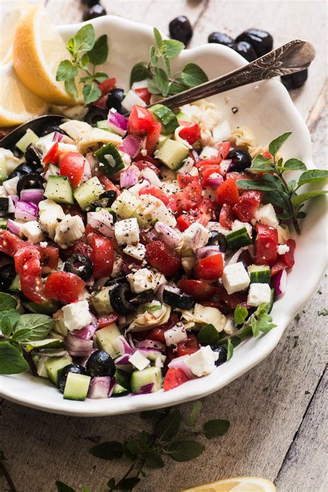 How much fat is in chopped greek salad - calories, carbs, nutrition