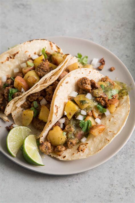 How much fat is in chorizo and potato street tacos - calories, carbs, nutrition