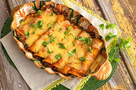 How much fat is in chorizo eggchilada with black beans - calories, carbs, nutrition