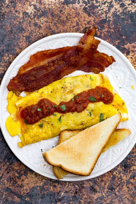 How much fat is in chorizo omelet with chile sauce - calories, carbs, nutrition
