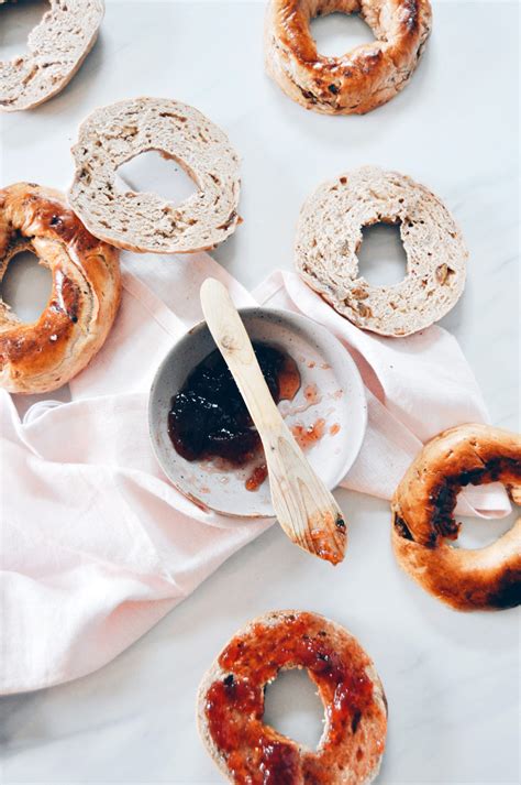 How much fat is in cinnamon bagel - calories, carbs, nutrition