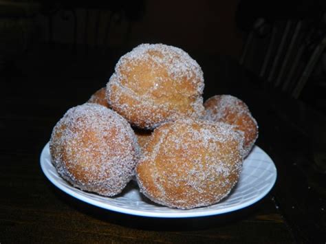 How much fat is in cinnamon beignet - calories, carbs, nutrition