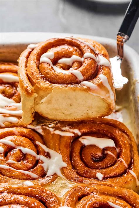 How much fat is in cinnamon cinnamon rolls - calories, carbs, nutrition