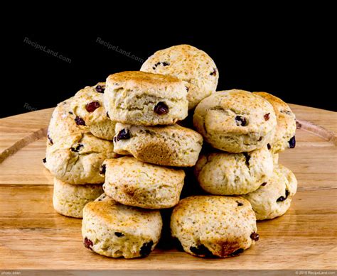 How much fat is in cinnamon raisin biscuits - calories, carbs, nutrition