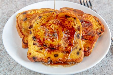 How much fat is in cinnamon raisin french toast - 2 slices - calories, carbs, nutrition