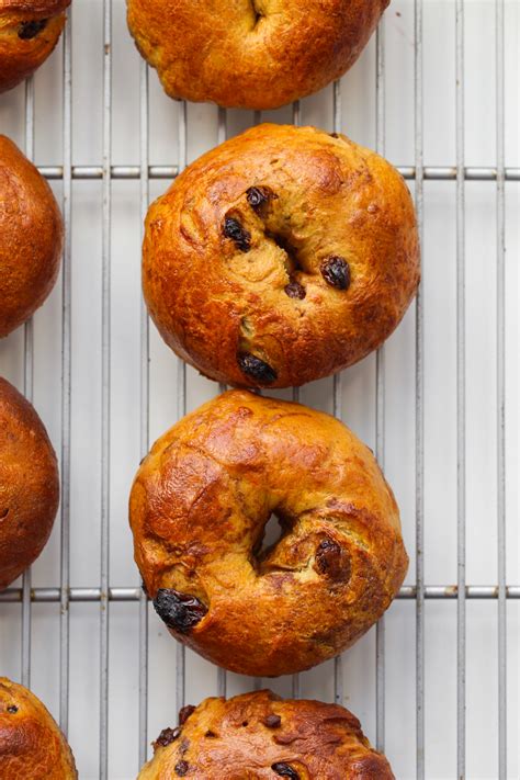 How much fat is in cinnamon raisin swirl bagels - calories, carbs, nutrition