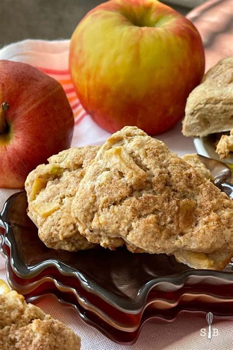 How much fat is in cinnamon scone - calories, carbs, nutrition