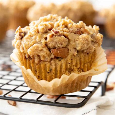 How much fat is in cinnamon streusel muffin - calories, carbs, nutrition