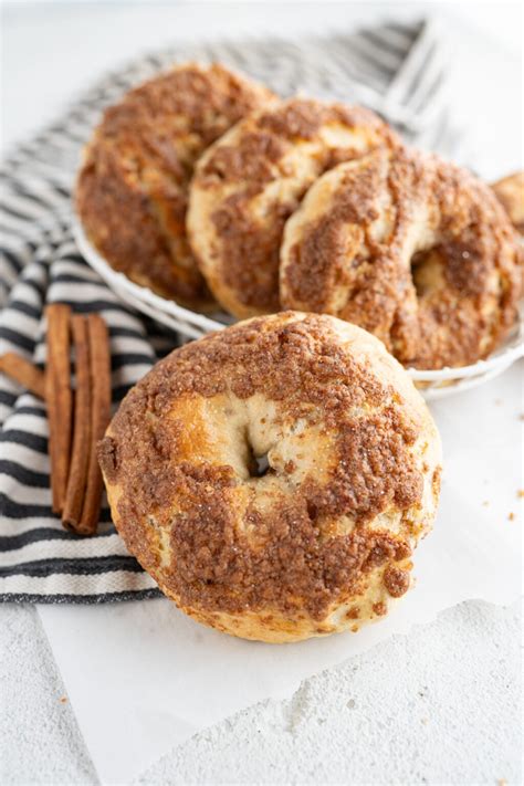 How much fat is in cinnamon sugar bagel - calories, carbs, nutrition