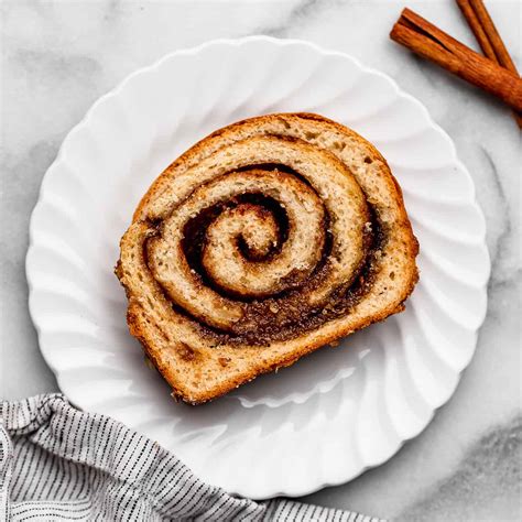 How much fat is in cinnamon swirl bread - calories, carbs, nutrition