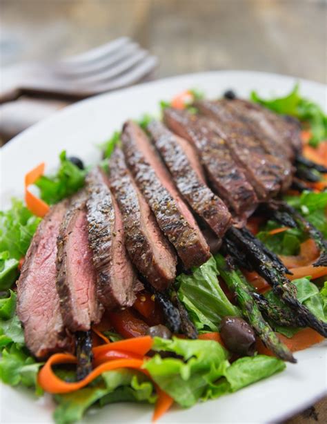 How much fat is in citrus sesame soy flank steak salad - calories, carbs, nutrition