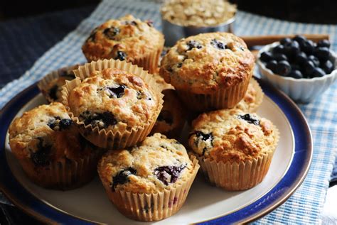 How much fat is in classic blueberry muffin - calories, carbs, nutrition