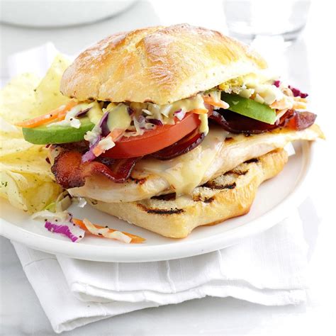 How much fat is in classic chicken sandwich grilled - calories, carbs, nutrition