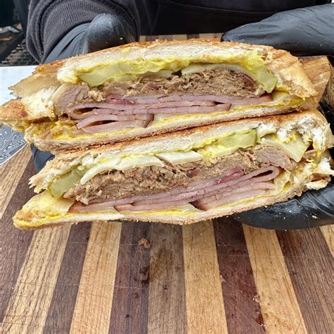 How much fat is in classic cuban sandwich - calories, carbs, nutrition