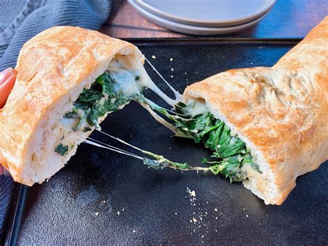 How much fat is in classic spinach calzone - calories, carbs, nutrition