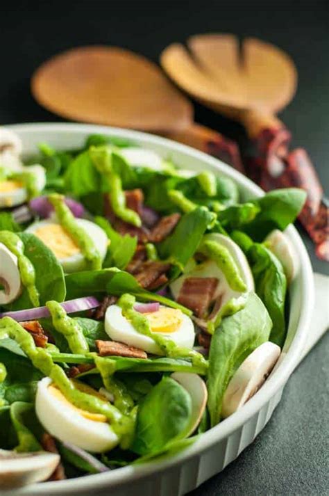 How much fat is in classic spinach salad - calories, carbs, nutrition