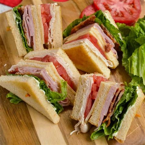 How much fat is in club sandwich on white bread - calories, carbs, nutrition