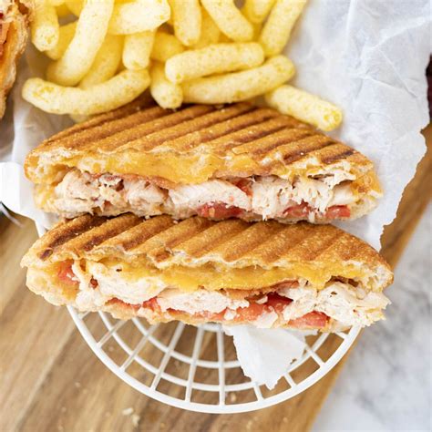 How much fat is in clubhouse chicken panini - calories, carbs, nutrition