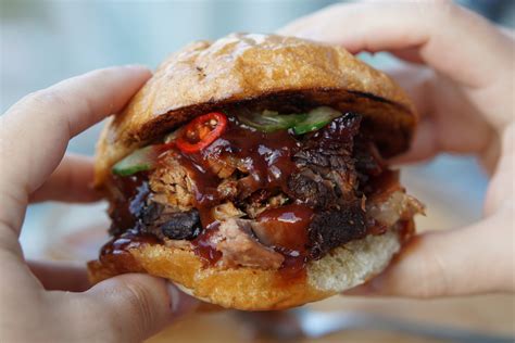 How much fat is in coast to coast texas bbq brisket bun - calories, carbs, nutrition