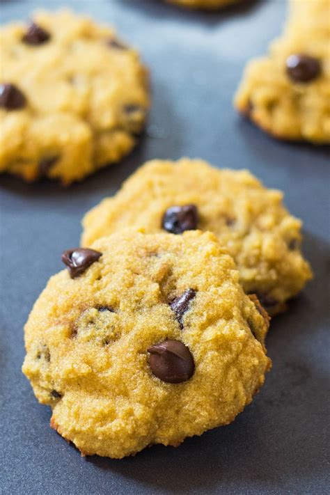 How much fat is in coconut chocolate chip cookie - calories, carbs, nutrition