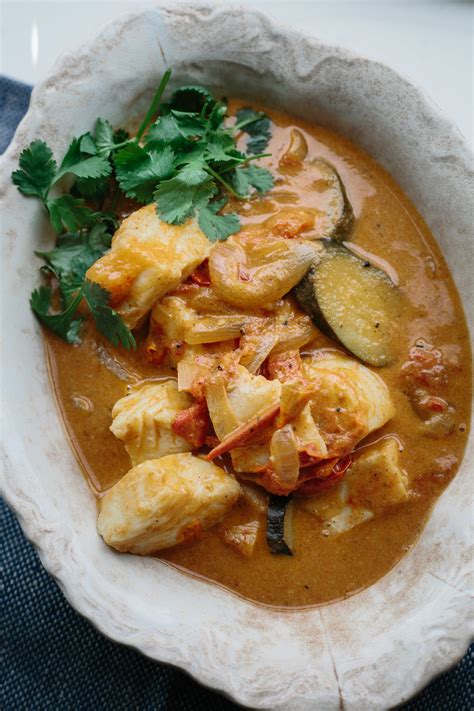 How much fat is in coconut curry halibut - calories, carbs, nutrition