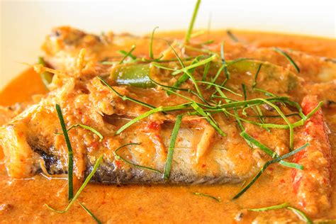 How much fat is in coconut fish with red pepper sauce - calories, carbs, nutrition