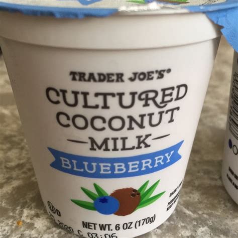 How much fat is in coconut milk blueberry yogurt - calories, carbs, nutrition