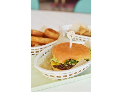 How much fat is in combo onion rings and a fountain soda - calories, carbs, nutrition