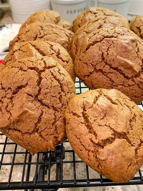 How much fat is in cookie, molasses (bostwick) - calories, carbs, nutrition