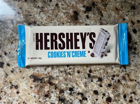 How much fat is in cookie and cream chocolate bar - calories, carbs, nutrition