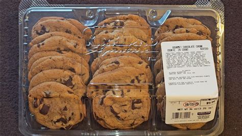 How much fat is in cookie-chocolate chunk - calories, carbs, nutrition
