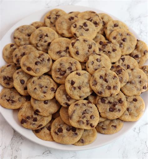 How much fat is in cookies - bite size chocolate chip - calories, carbs, nutrition