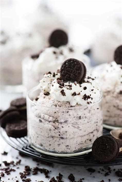 How much fat is in cookies and creme mousse - calories, carbs, nutrition