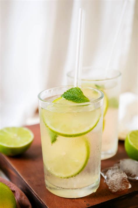 How much fat is in cool lime refresha - calories, carbs, nutrition