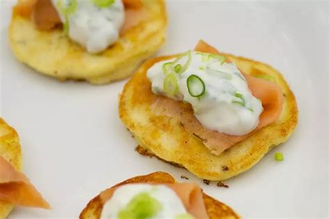 How much fat is in corn blini withsmoked salmon & chive cream - calories, carbs, nutrition