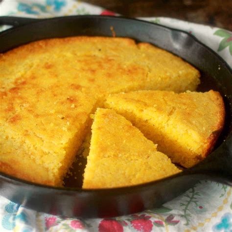 How much fat is in corn bread topping - calories, carbs, nutrition