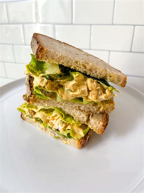 How much fat is in coronation chicken, baby spinach and mixed onions on rosemary bread - calories, carbs, nutrition
