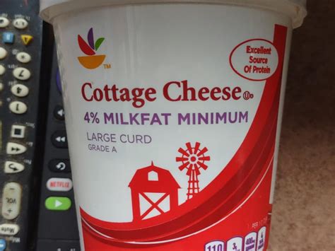 How much fat is in cottage cheese 4% - calories, carbs, nutrition