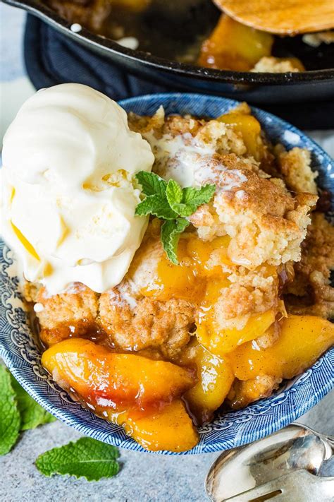 How much fat is in country peach cobbler - calories, carbs, nutrition